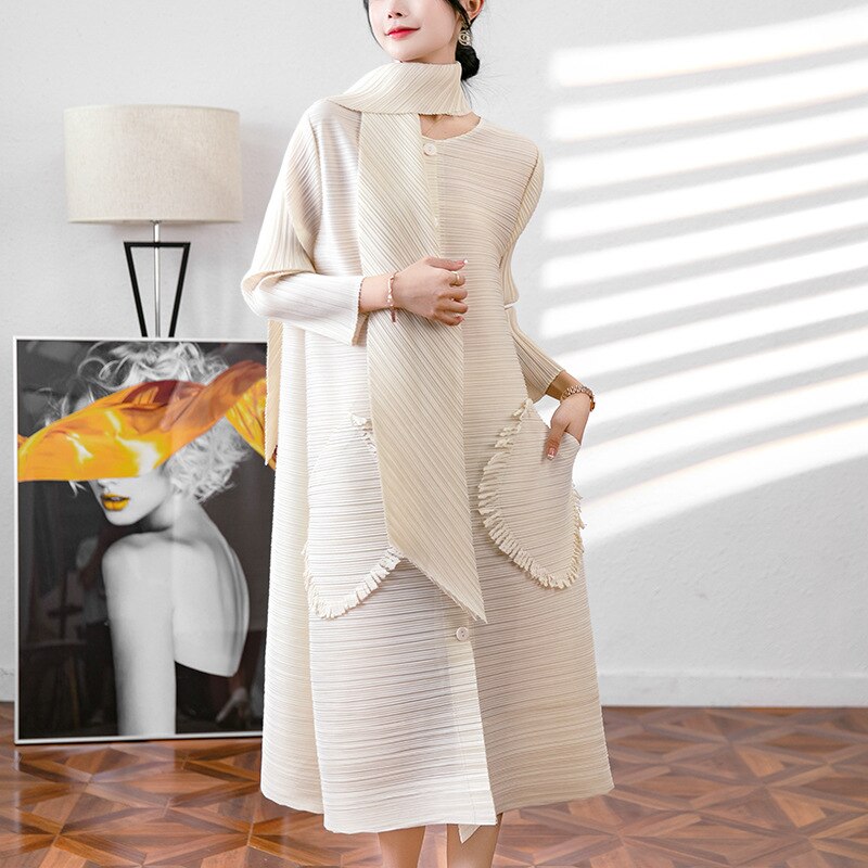 Pleated Winter New Women's Commuter Temperament Scarf Windbreaker Fringed Pocket Long Sleeve Loose Fashion Jacket