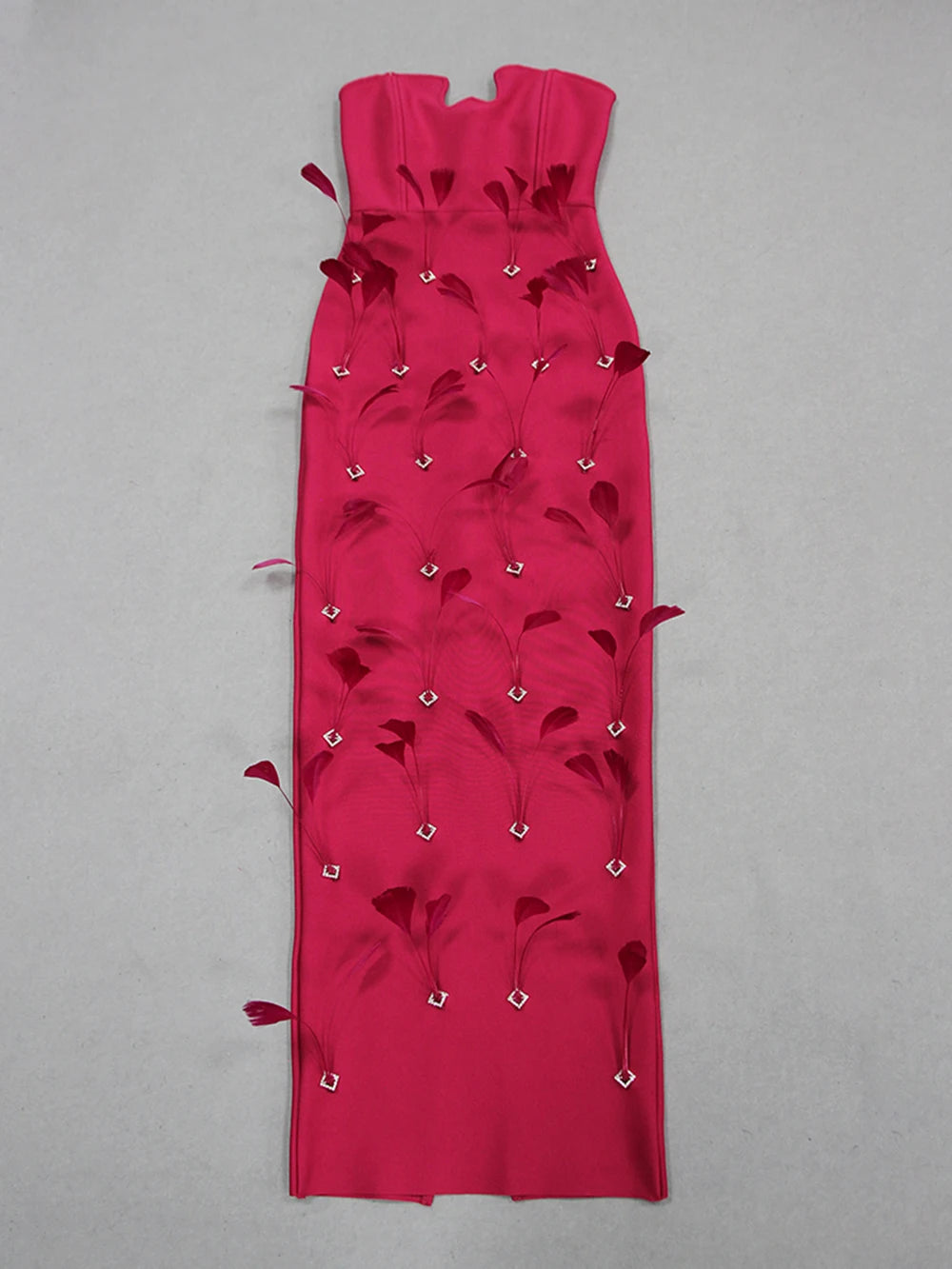 Fashionable and sexy fuchsia feather-flowered hip-hugging strapless dress