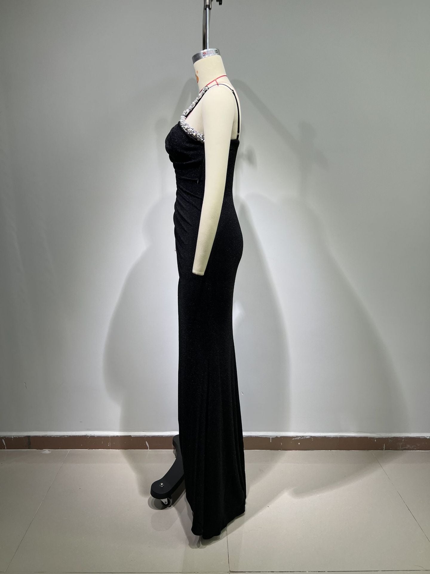 Long dress with sparkling rhinestones, tube top, sexy and elegant slit, host party stage outfit, European and American