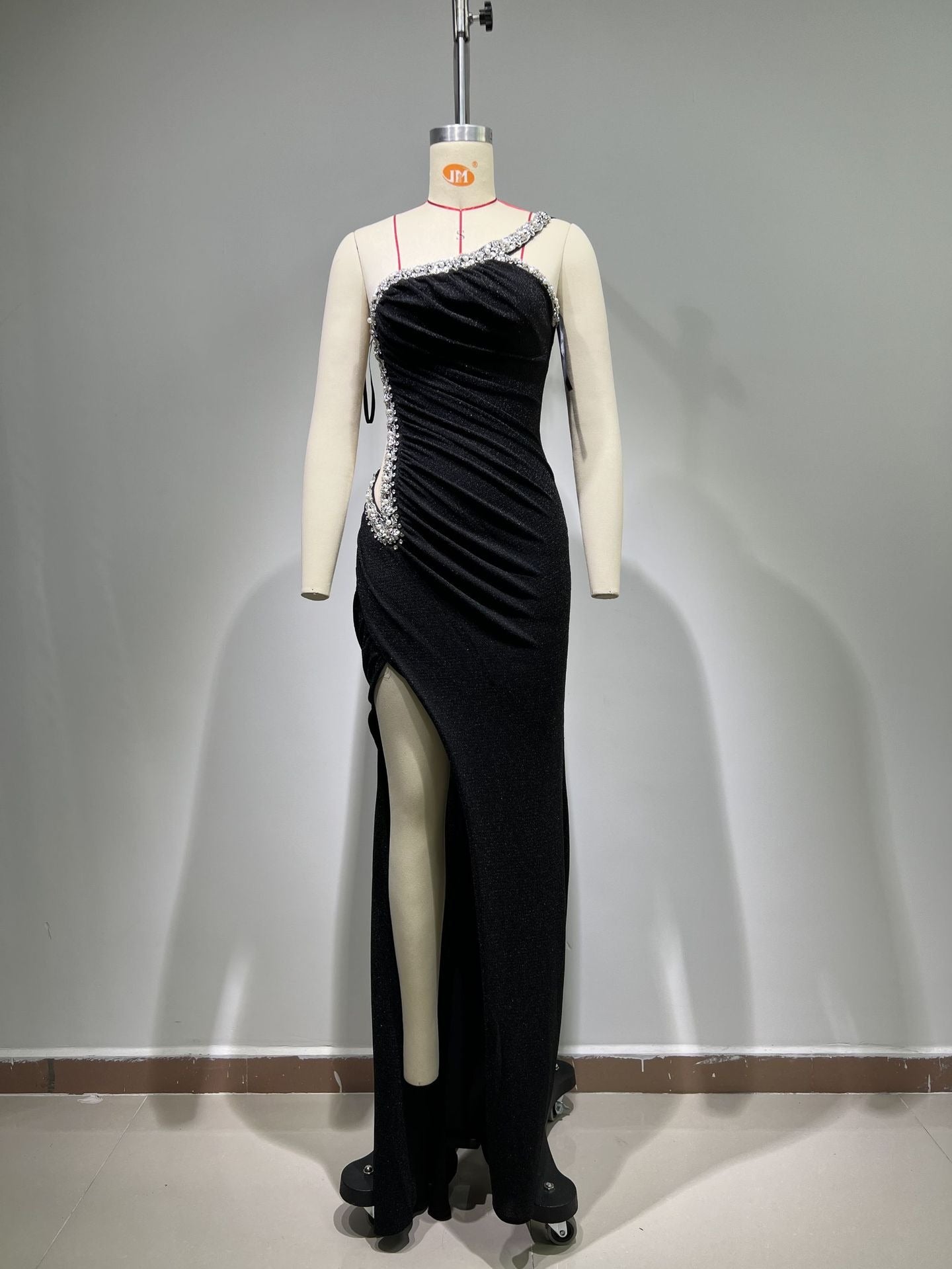 Long dress with sparkling rhinestones, tube top, sexy and elegant slit, host party stage outfit, European and American