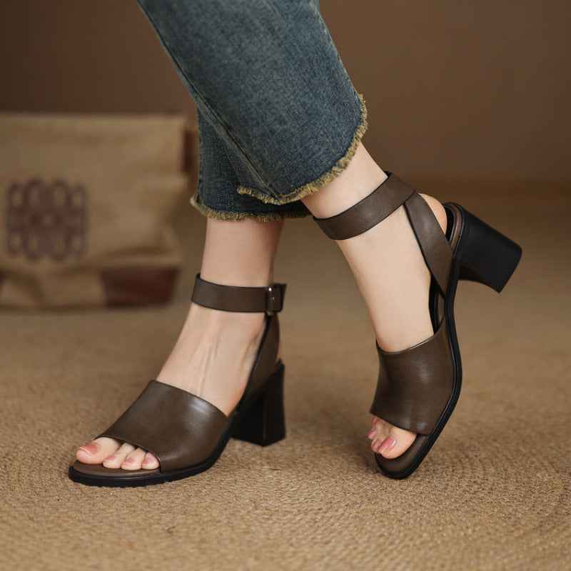 Women's summer cool slippers for wearing retro leather shoes with cross straps for coolness