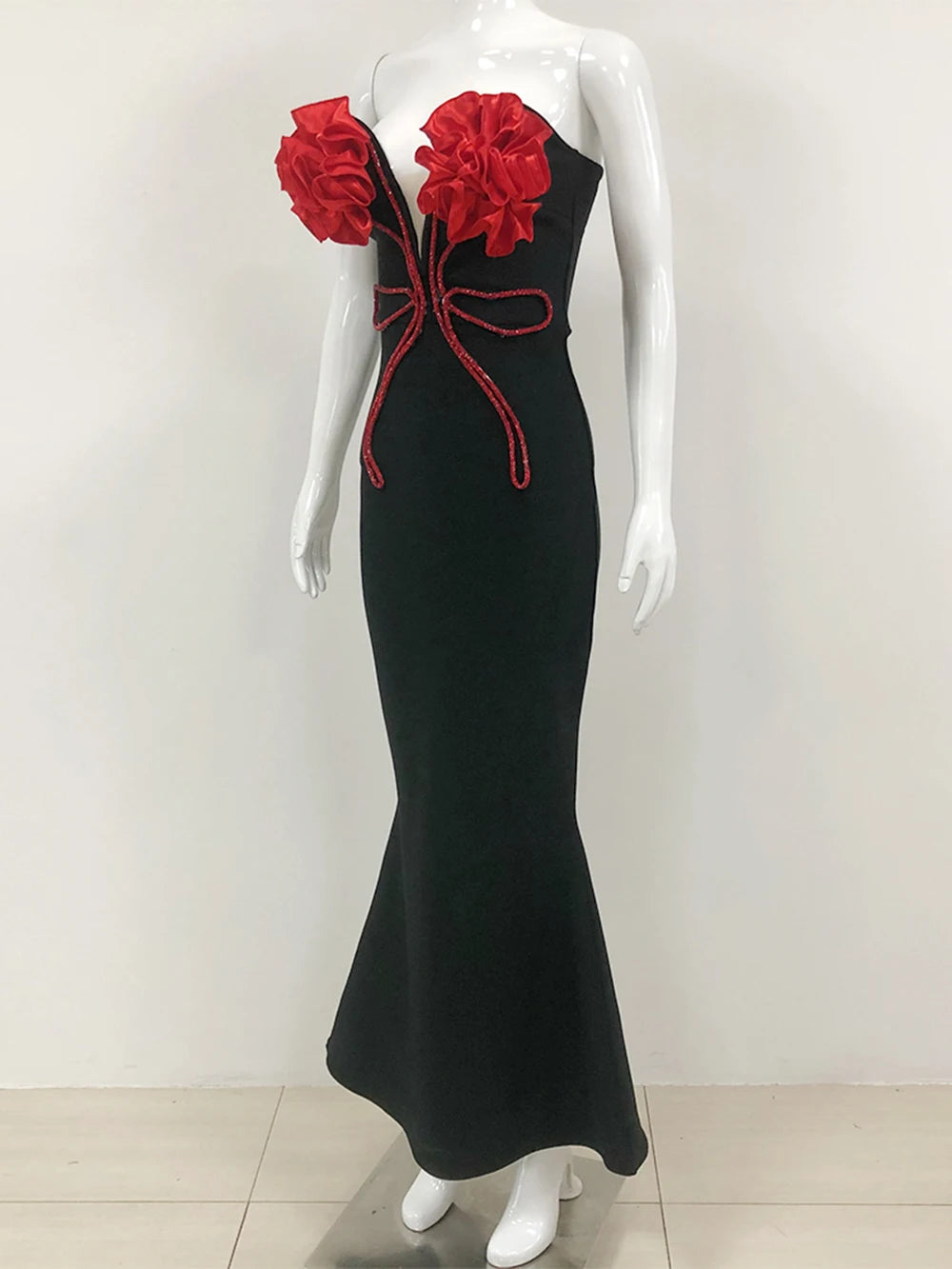 Sexy and elegant tube top long evening dress with flower chains