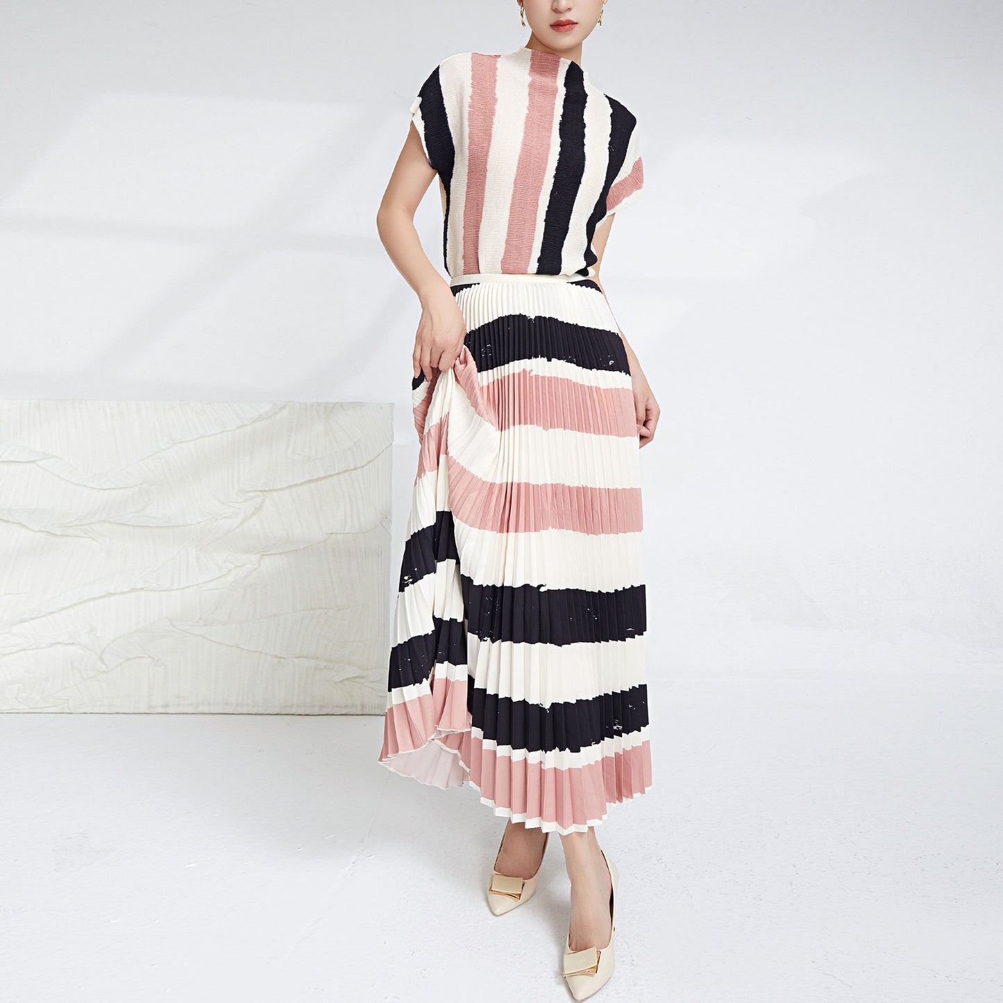 Elegant Pleated 2 Pieces Set Women's Printed Striped Turtleneck Short Sleeves Slim Tops High Waist Fold Skirts