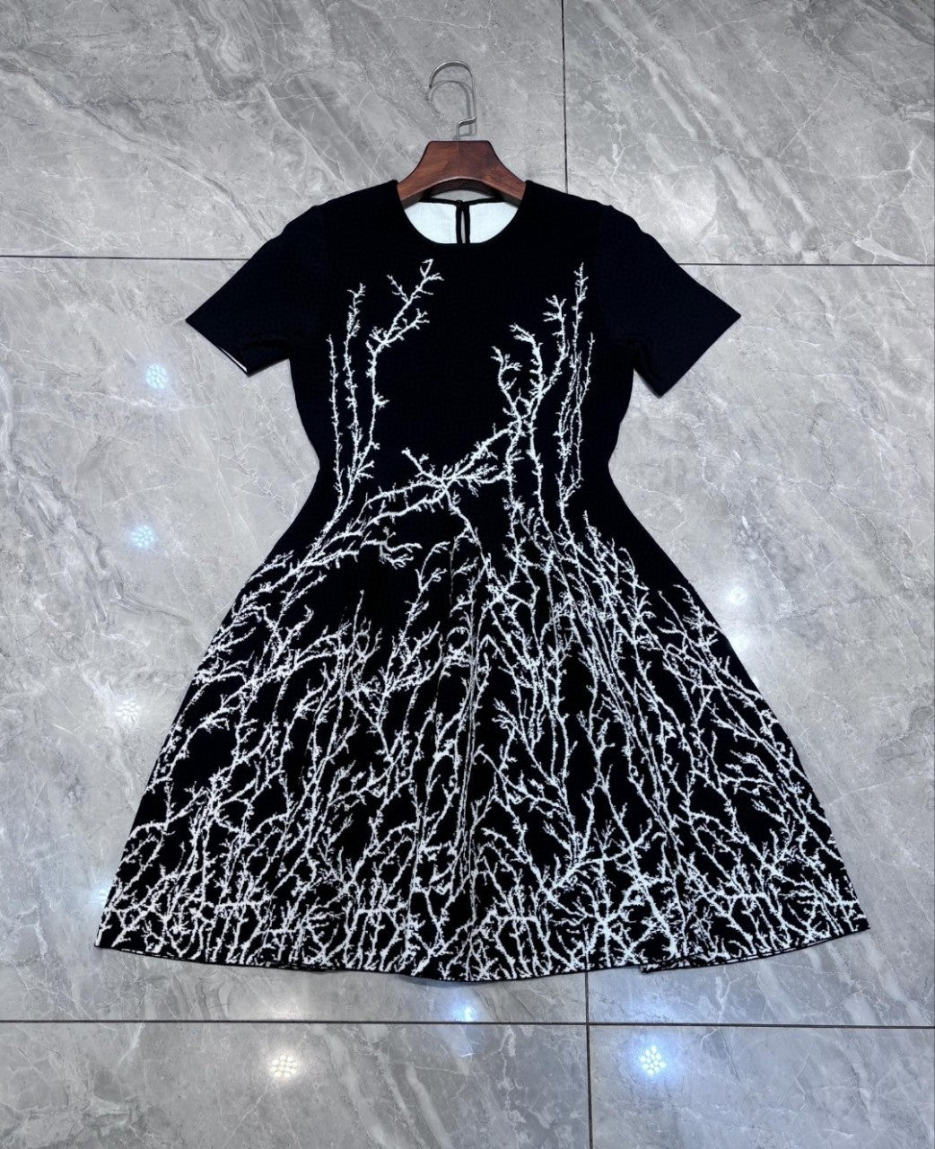 French style high-quality light mature temperament positioning Jacquard woven round neck short sleeved mini high elasticity knitted dress