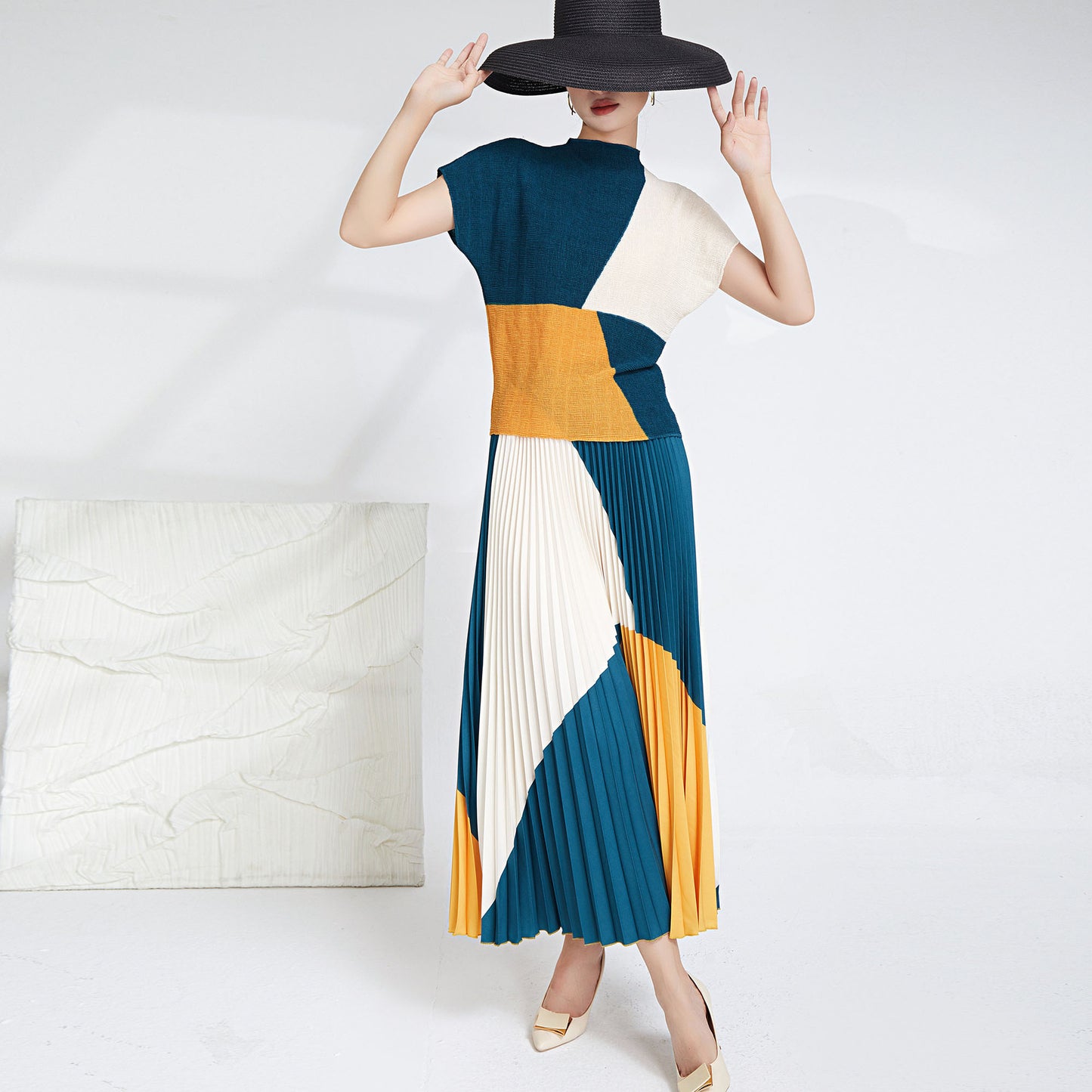 Contrast Color Pleated 2 Pieces Set For Women Slim Tops High Waist Fold Skirts Fashion Female Clothing