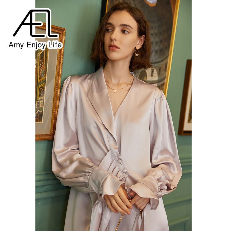 French Retro Pleated V-neck Dress Spring and Summer New Popular Design Satin Slim Skirt